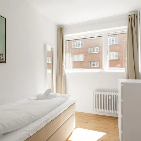 Fantastic 3-br W Balcony In Frederiksberg - 313 Kopenhagen